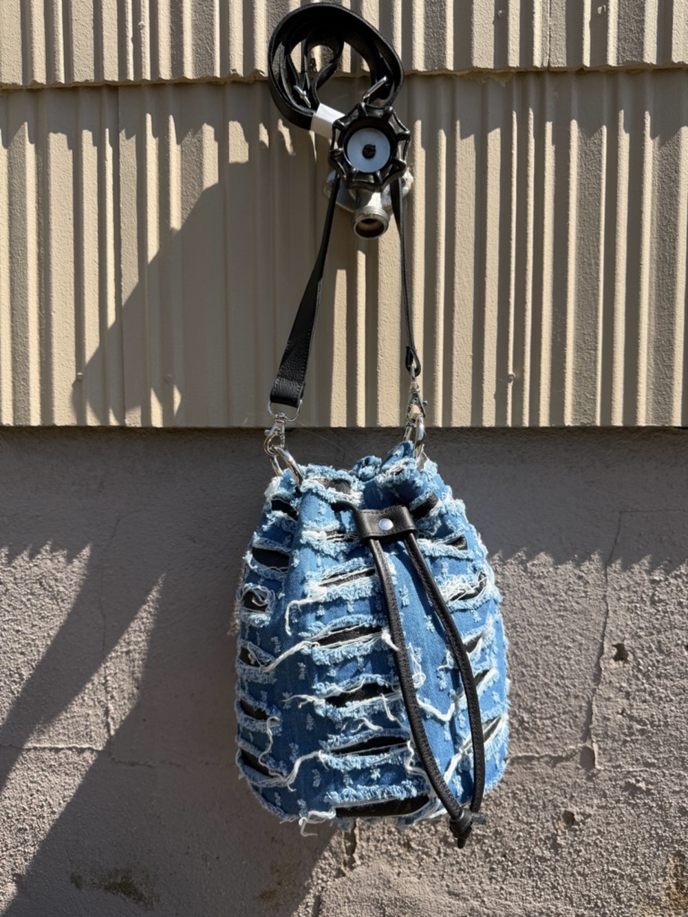 NWOT Love Cortnie shredded denim & leather bucket bag - Picture 2 of 6